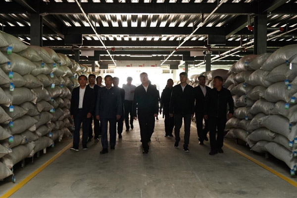 参观j9游戏中药材仓储基地 参观j9游戏中药材仓储基地
